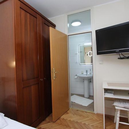 Room Roma Ровінь Екстер'єр фото