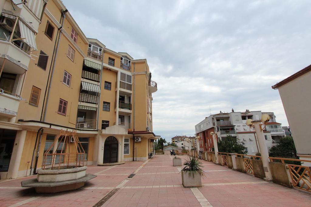 Room Roma Ровінь Екстер'єр фото