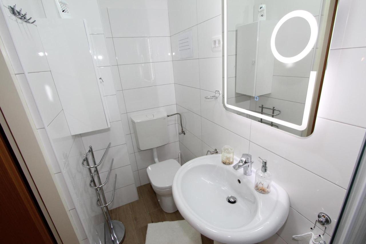 Room Roma Ровінь Екстер'єр фото