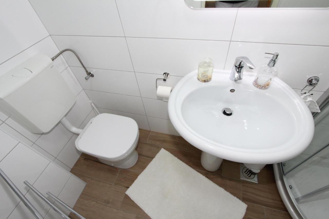 Room Roma Ровінь Екстер'єр фото