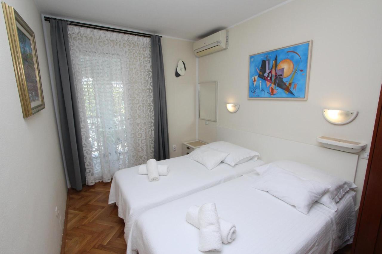 Room Roma Ровінь Екстер'єр фото