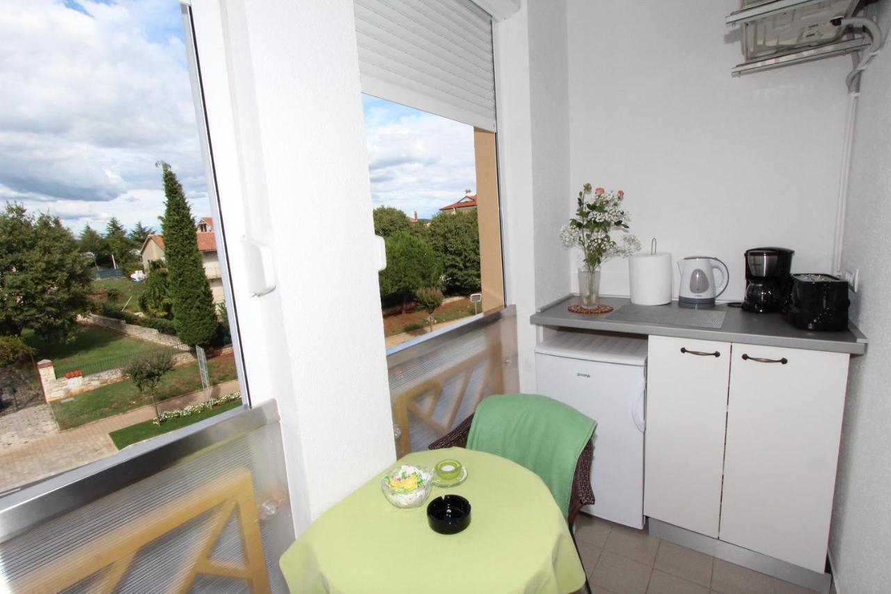 Room Roma Ровінь Екстер'єр фото